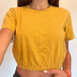 ARITZIA XS mustard cropped T-shirt 💛